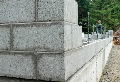 Прочные и долговечные заборные столбы из шлакоблока: выбор для современного участка 14 Прочные и долговечные заборные столбы из шлакоблока: выбор для современного участка 14