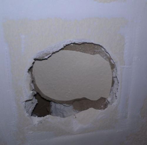 Чем замазывают дыры в стенах при ремонте. Чем замазать дырку в стене